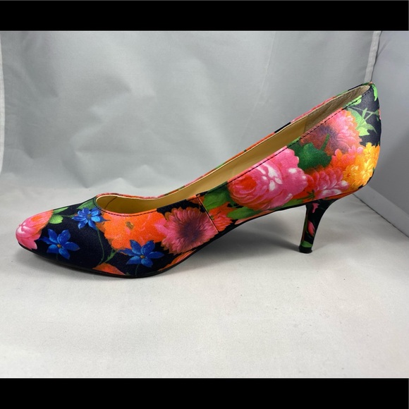 Liz Claiborne Floral Pumps - Picture 4 of 4